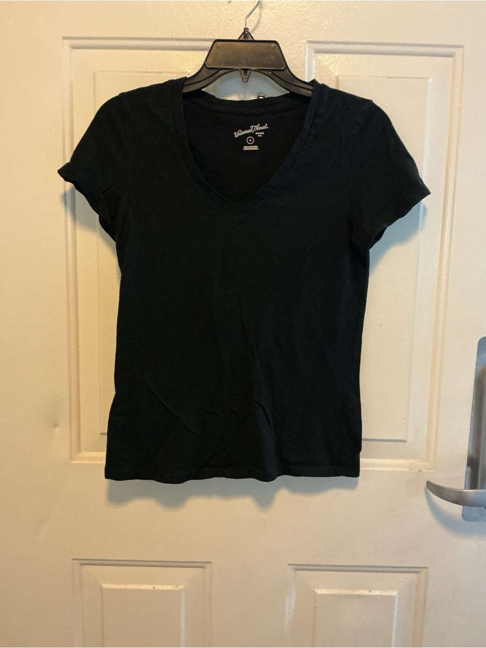 Universal Thread Women's Black V-Neck Short Sleeve Tee